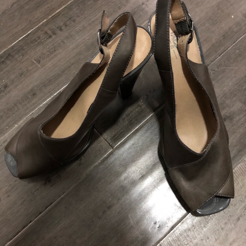 Shoes⭐️ - Picture 2 of 3